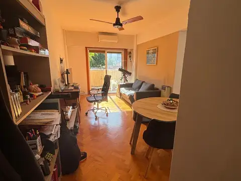 Luminoso departamento de 2 amb con balcón, se vende CON RENTA