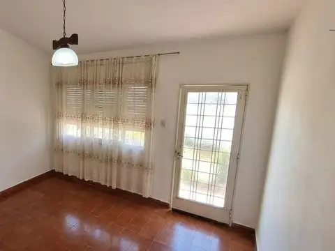 Casa 8 ambientes con 3 baños