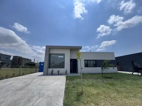 Venta de casa moderna en una planta en Santa Elisa PILAR DEL ESTE