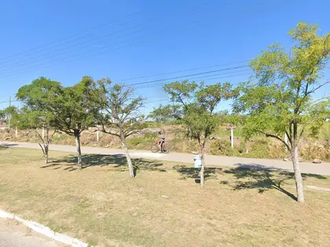 Av. Gral. Juan M. de Rosas  al 21200