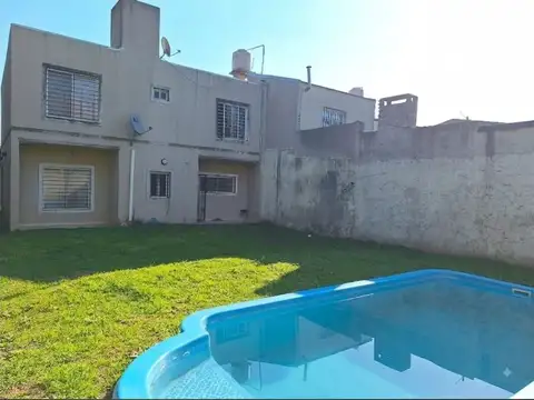CASA 5 AMBIENTES EN VENTA EN MONTEGRANDE, PILETA