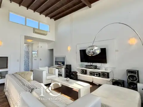 Casa 5 ambientes con 3 baños