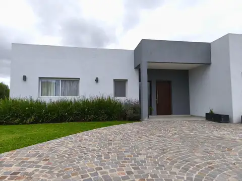 Casa en Alquiler de 4 dormitorios