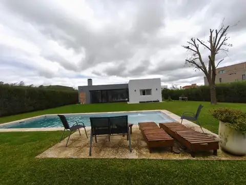Casa en Alquiler en Haras Santa Maria, Countries y Barrios Cerrados en Escobar