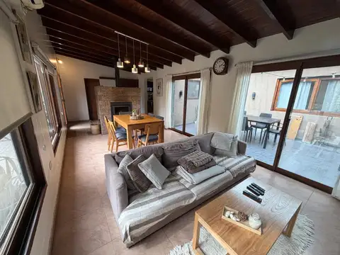 Venta casa de 3 ambientes con patio, parrilla y pileta