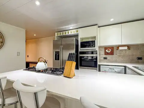 Casa 5 ambientes con 3 baños