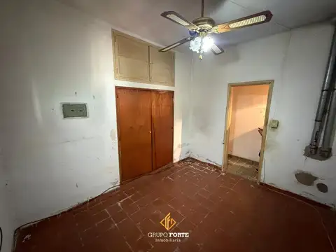 Casa 6 ambientes con 2 baños