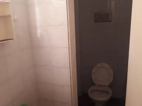 Local 8 x 4 Vidriera Persiana