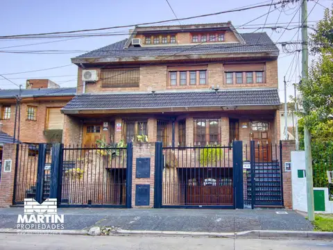 Casa Dúplex en Venta de 6 Ambientes en Martínez con Suite, Playroom, Jardín, Parrilla y Cochera