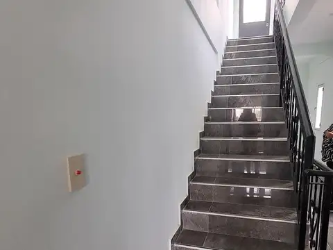 EXCELENTE DEPARTAMENTO A ESTRENAR- PISO 2-  2 DORMITORIOS-  CON BALCON CORRIDO AL FRENTE- MUY GRANDE
