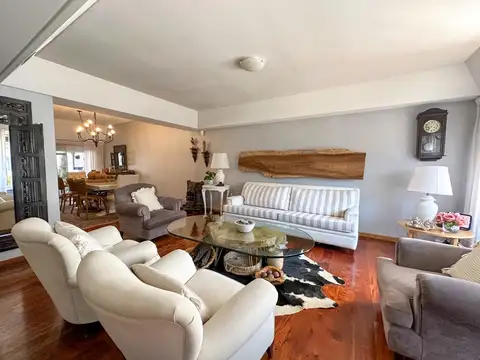 Casa venta 5 ambientes jardìn pileta Martínez