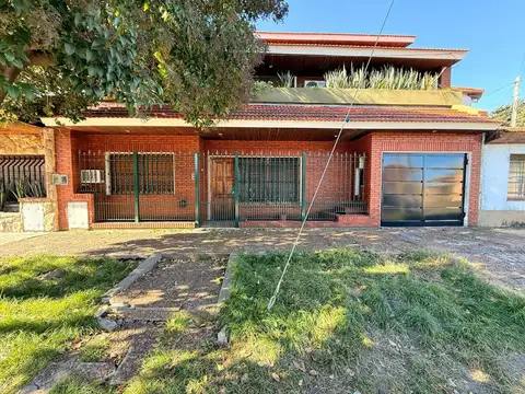 CASA EN VENTA 5 AMB CON COCHERA APTA CREDITO LOMAS