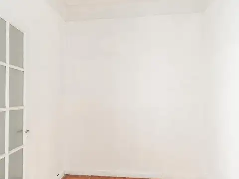 Oficina en Alquiler. Cuatro Ambientes. Al frente