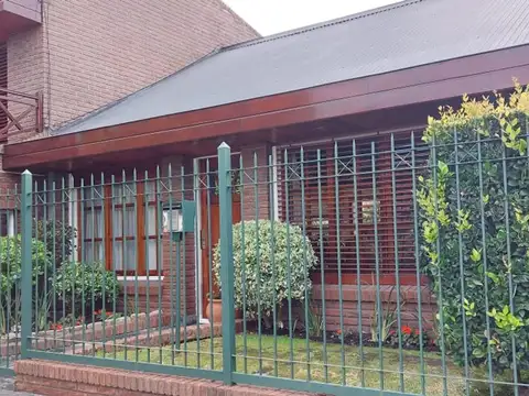 Chalet  4 Ambientes Parque Luro Berutti 3700