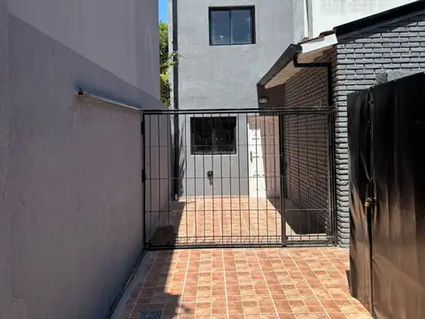 Depto Tipo Casa 2 ambientes con 1 baño