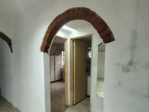 Alem 1650 , Piso 1