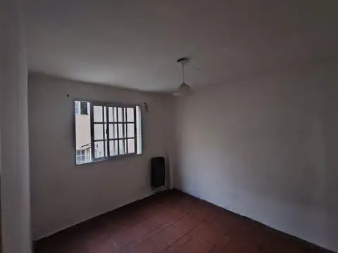 Alem 1650 , Piso 1