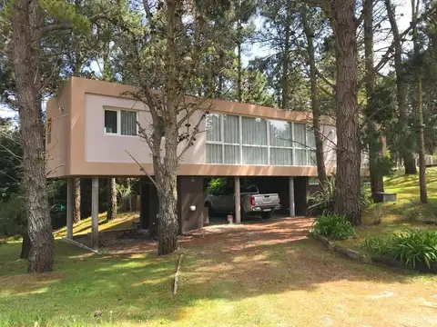 CASA EN VENTA EN PLENO BOSQUE MAR DE LAS PAMPAS