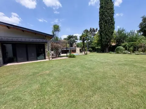 Casa 5 ambientes con 6 baños
