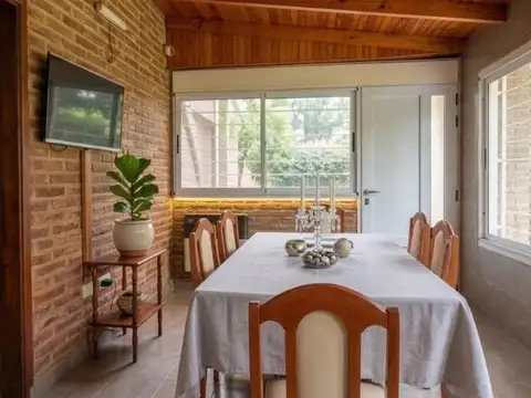 Casa en Venta con 3 cocheras