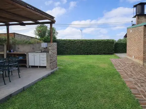 Casa 5 ambientes con 3 baños