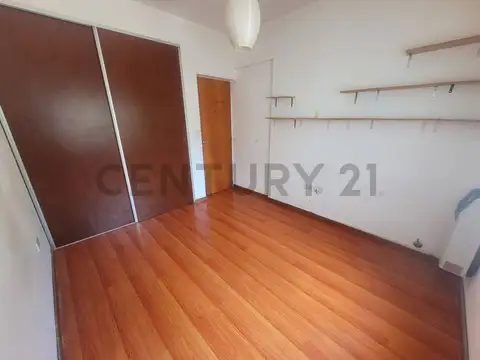 Departamento de 1 dormitorio con patio en venta en La Plata