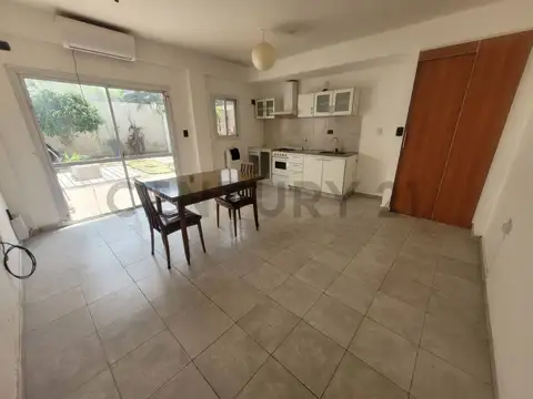 Departamento de 1 dormitorio con patio en venta en La Plata