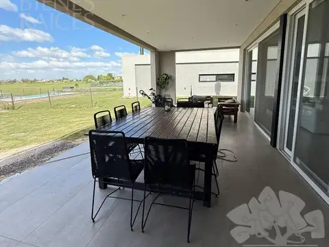 Casa en Venta en El Cantón - Barrio Golf, USD 419.000