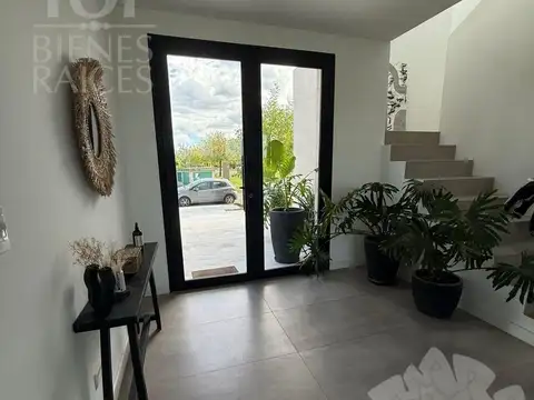 Casa 6 ambientes con 4 baños