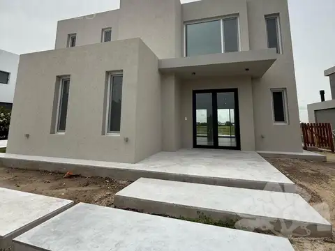 Hermosa Casa en venta en El Canton - Golf