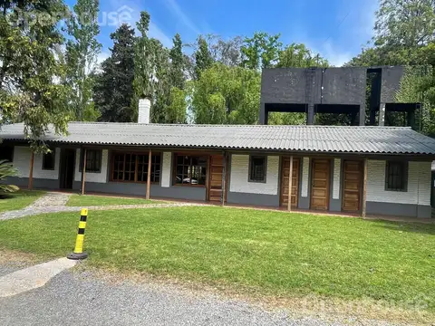 Casa en Venta con 2 cocheras