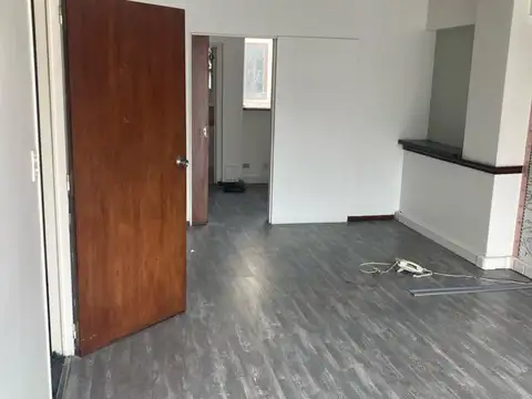 Oficina 10 ambientes con 3 baños
