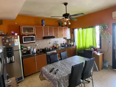 Depto Tipo Casa 6 ambientes con 2 baños