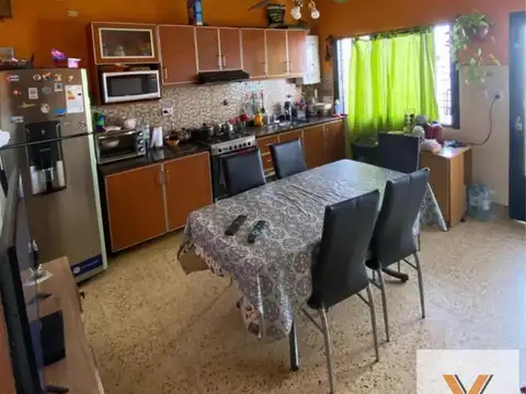 Depto Tipo Casa 6 ambientes con 2 baños