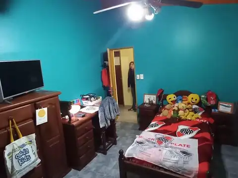 Casa 10 ambientes con 2 baños