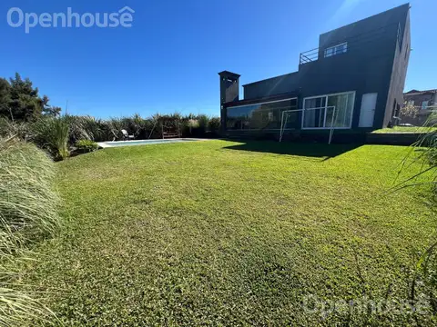 Casa 7 ambientes con 4 baños