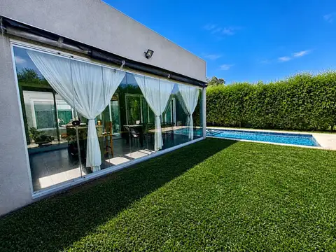Casa 4 ambientes con 2 baños