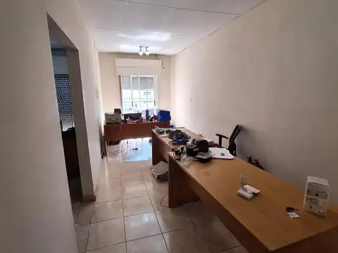 SAN MARTIN CENTRO:  ALQUILER DE OFICINAS 1° PISO AL FRENTE