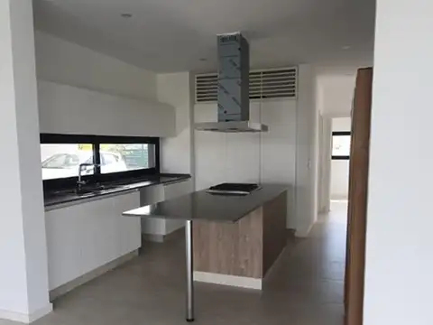 Casa en Alquiler con 1 cochera