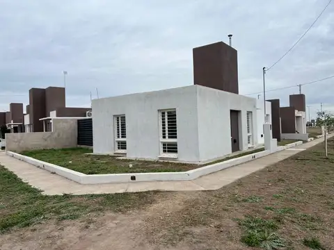 Casa 5 ambientes con 1 baño