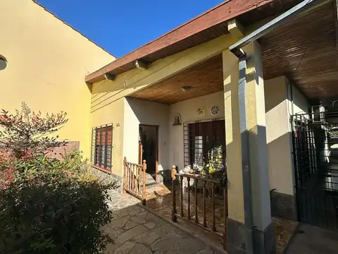 Casa 4 ambientes con 1 baño