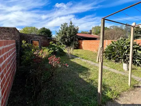 Casa 5 ambientes con 2 baños