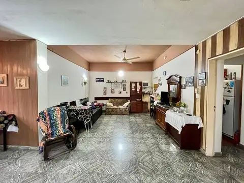 Casa 6 ambientes con 1 baño