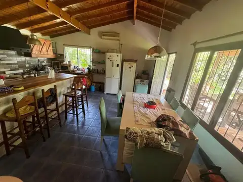 Casa 4 ambientes con 2 baños