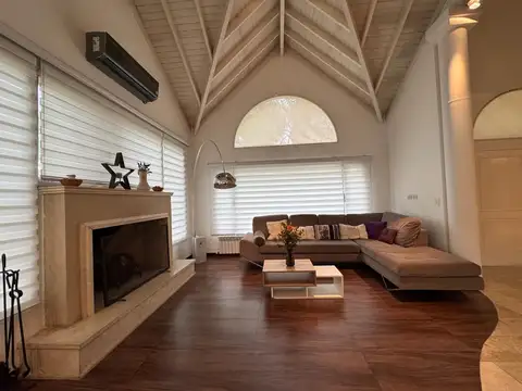 Casa 5 ambientes con 4 baños