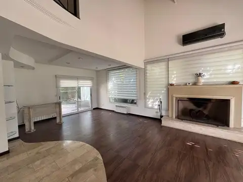 CASA EN VENTA EN CAMPOS DE ÁLVAREZ 5 AMBIENTES | CON RENTA