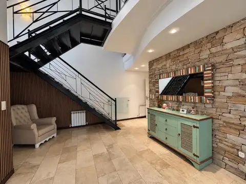 Casa en Venta con 5 cocheras