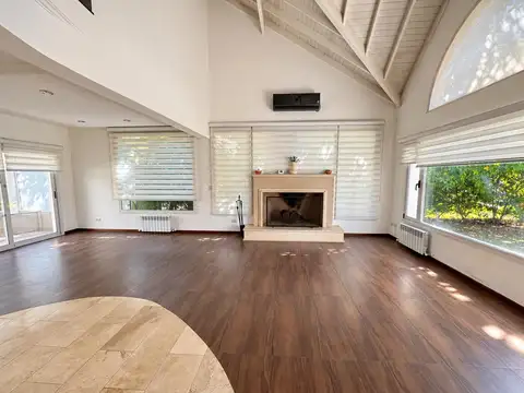 CASA EN VENTA EN CAMPOS DE ÁLVAREZ 5 AMBIENTES | CON RENTA