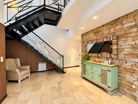 Casa 5 ambientes con 4 baños