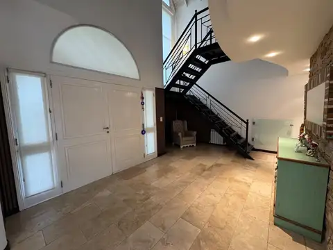 CASA EN VENTA EN CAMPOS DE ÁLVAREZ - 5 AMBIENTES